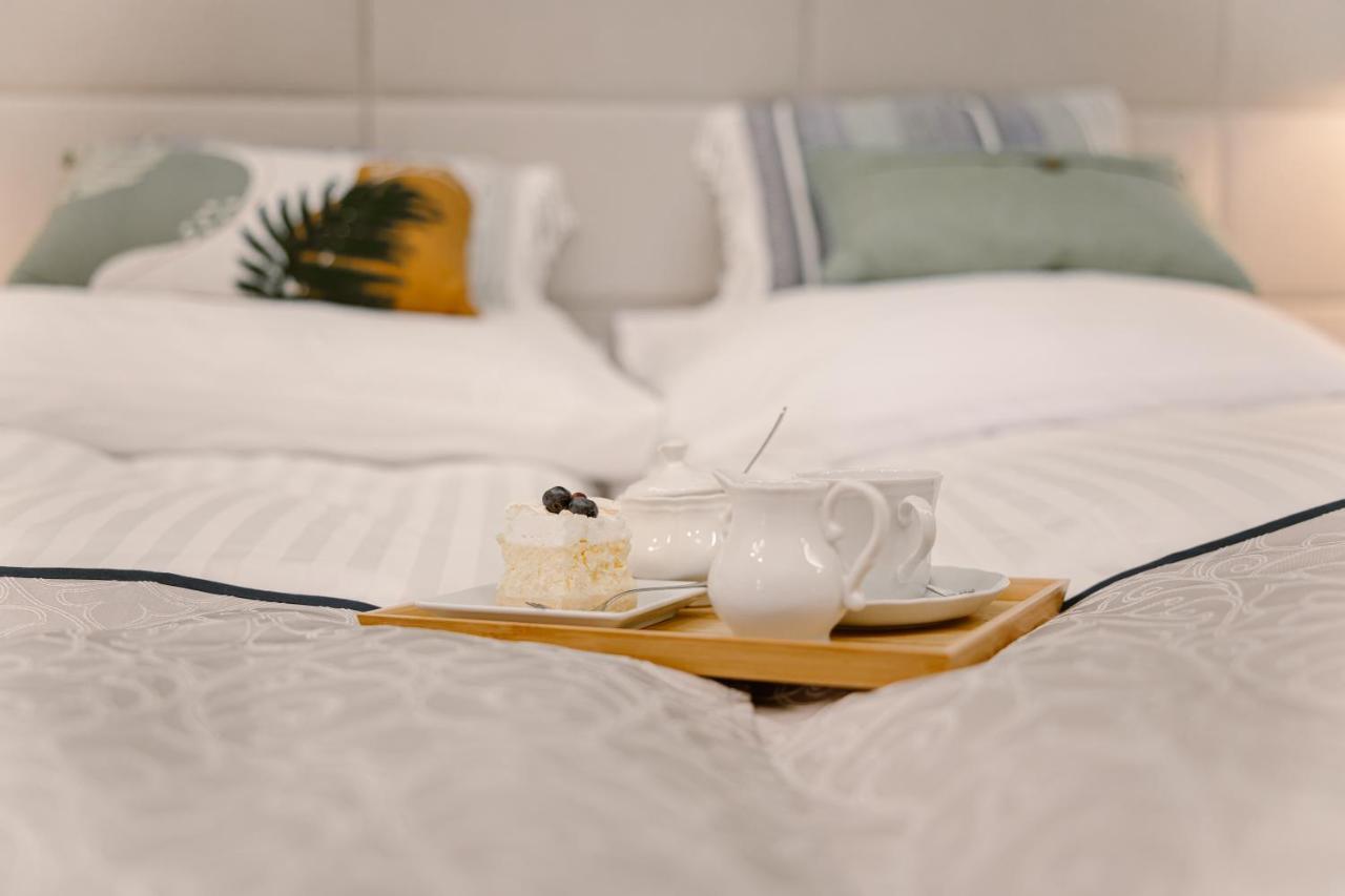 Dom W Starym Parku Hotel Biskupice  Ngoại thất bức ảnh
