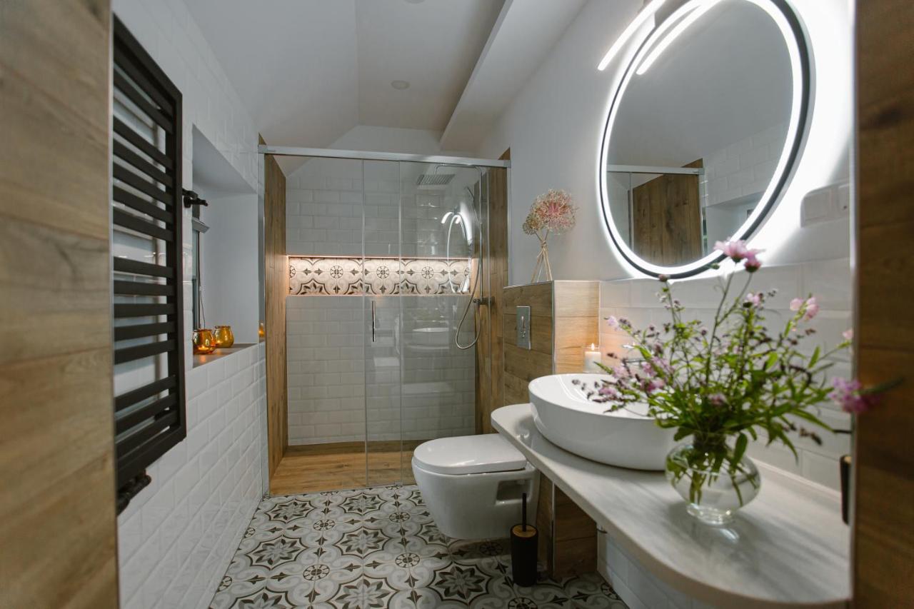 Dom W Starym Parku Hotel Biskupice  Ngoại thất bức ảnh