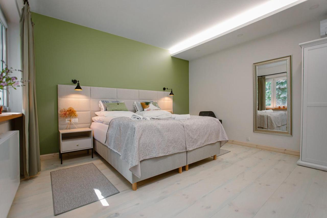 Dom W Starym Parku Hotel Biskupice  Ngoại thất bức ảnh