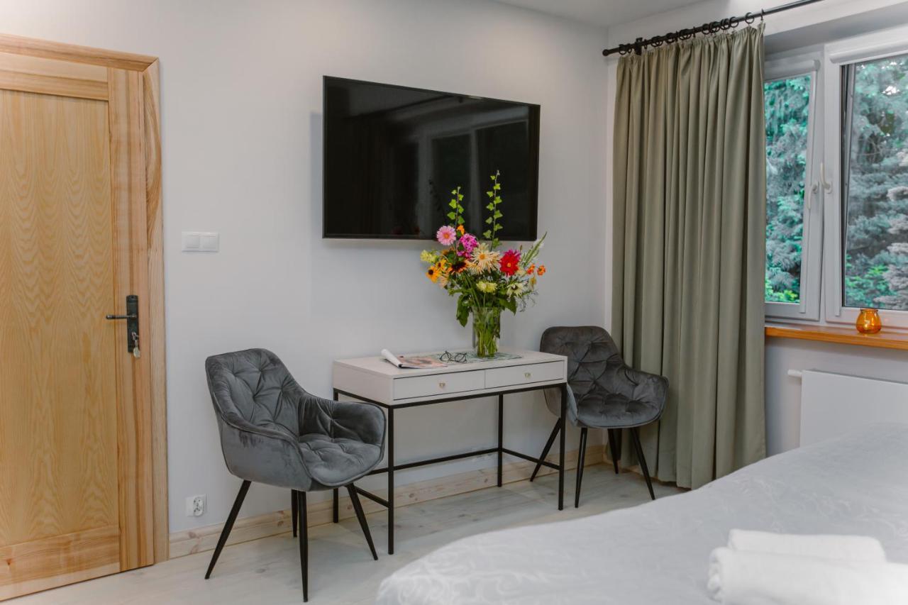 Dom W Starym Parku Hotel Biskupice  Ngoại thất bức ảnh