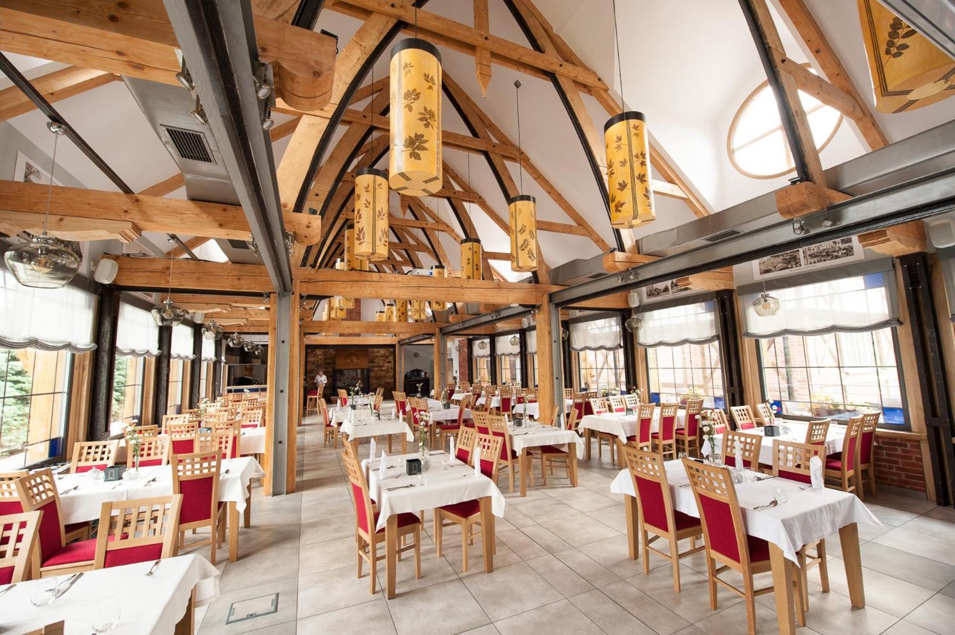 Dom W Starym Parku Hotel Biskupice  Ngoại thất bức ảnh